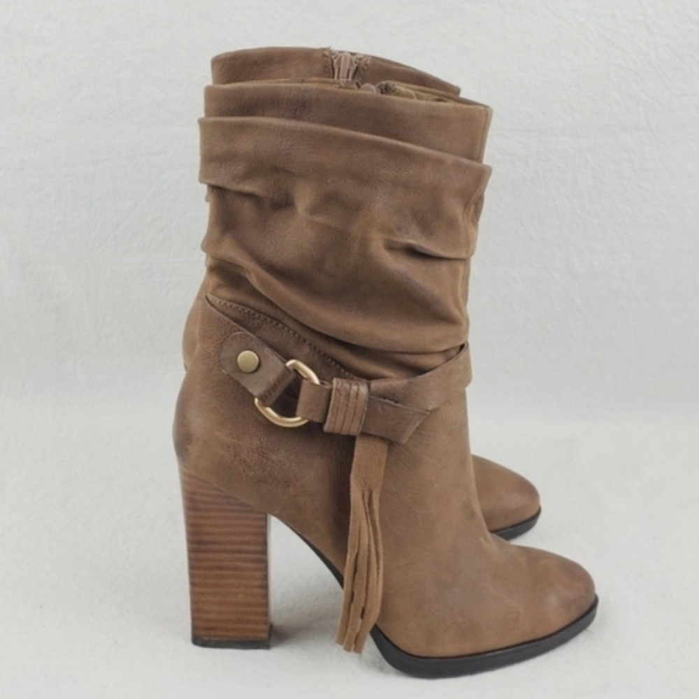 Guess tan chunky heel almond toe boots size 6